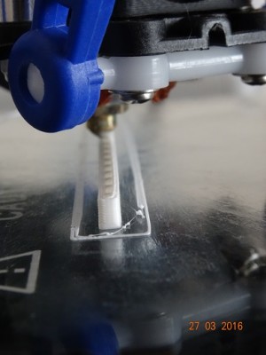 Close up of print head as it rounds the corner. Also shows &quot;hump&quot; which is creating the issue.