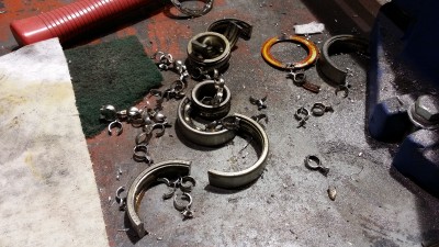 20140402_084652.jpg (4.43 MiB) Viewed 41837 times Tore apart a few 6206 bearings to get the sweet sweet 3/8" balls within.
