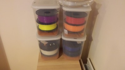 Tubs hold 3X 1Kg ABS reels with more desiccant than you really need :)